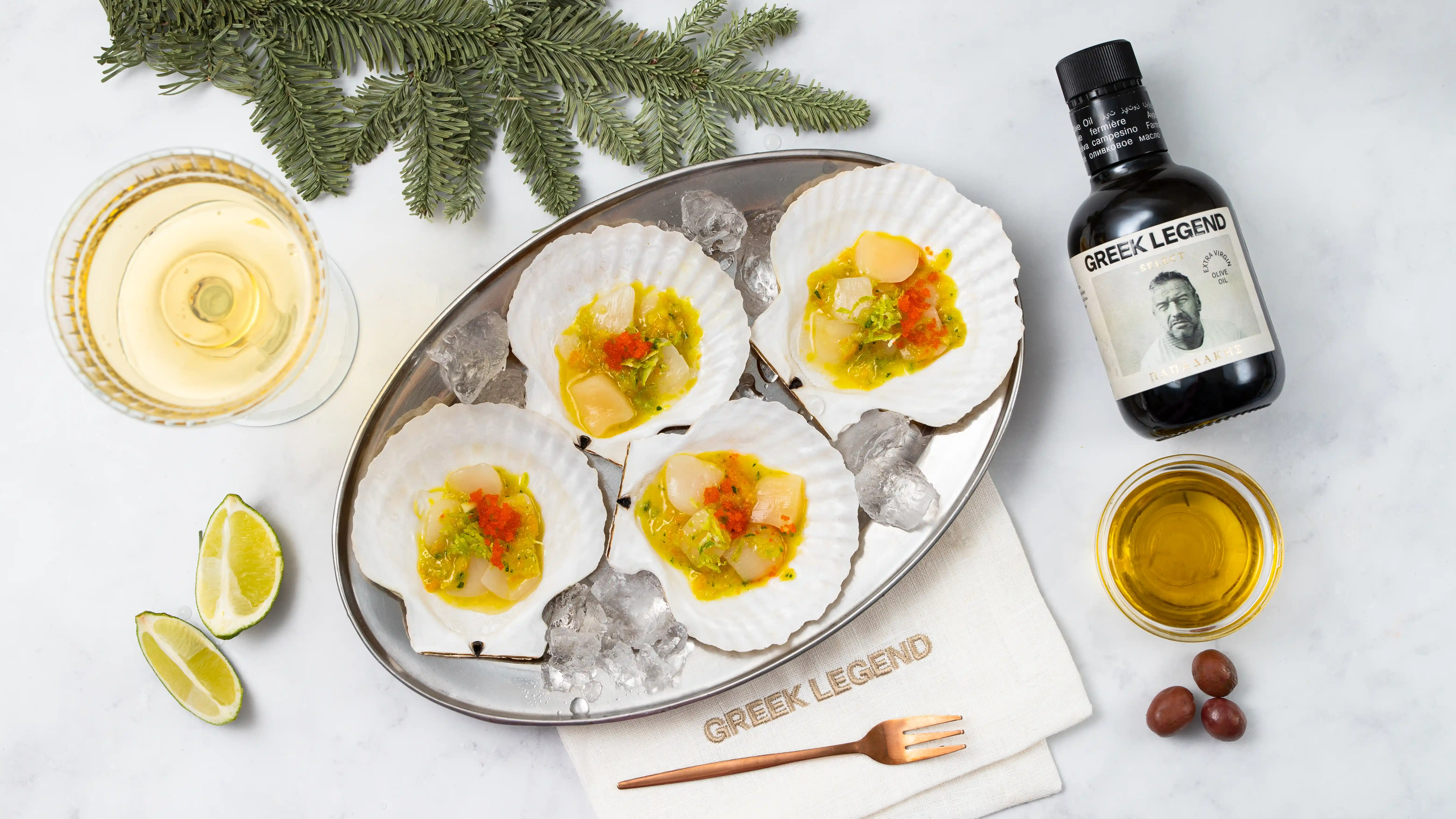 Карпаччо из гребешков с оливковым маслом, икрой и «снегом» из лайма