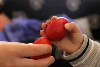 Пасха по-гречески: Свет, дым и оливковое масло